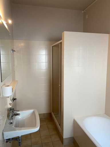 Bathroom 3, Albergo Leon D'Oro, Pordenone