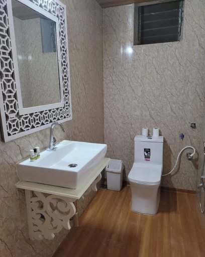 Bathroom 4, Lillywoods Highland Beach Appartment, North Goa