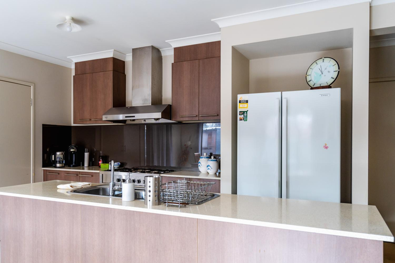 Others 2, Point Cook Spacious Maison, Melbourne
