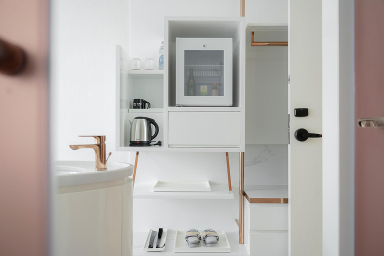 Bathroom 10