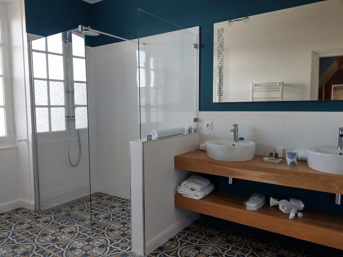 Bathroom 5, Guest Room Le Parc, Tarn