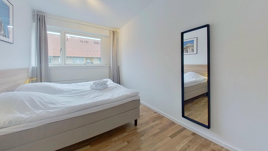 Room 5, 3-bed in Frederiksberg w Balcony - 210, Frederiksberg