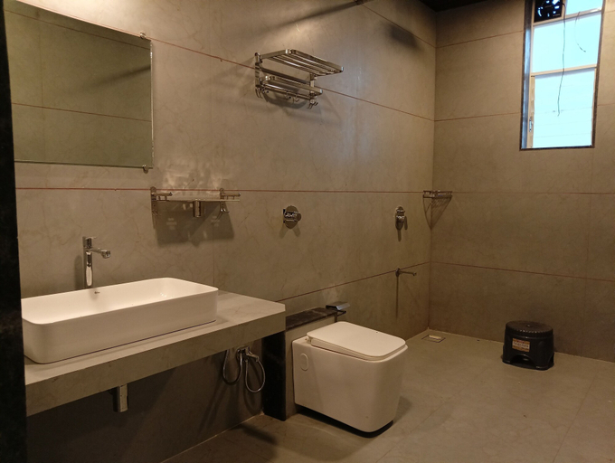 Bathroom 5, Mountain Meadows Resort, Satara