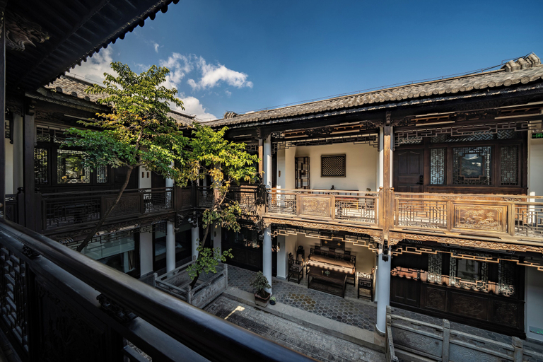 Exterior & Views