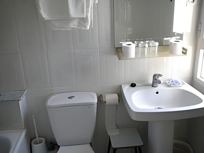 Bathroom 4, Malvarrosa Beach Rooms, Valencia