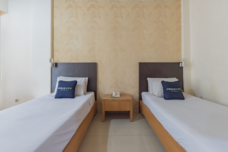 Bedroom 3, Urbanview Hotel Crown Tasikmalaya by RedDoorz, Tasikmalaya