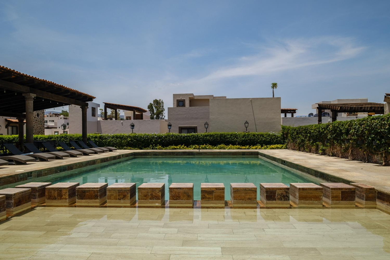 Sport & Beauty 2, ITZAE Antigua San Miguel de Allende dog friendly, Allende