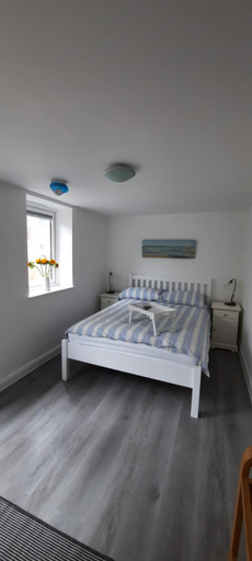 Others 5, Seventy Seven Guest Suite, Kent