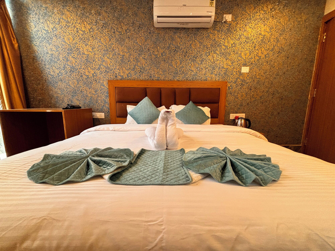Bedroom 1, Aqoss Hotel, Patna