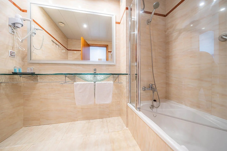 Bathroom 5, Blaucel, Girona