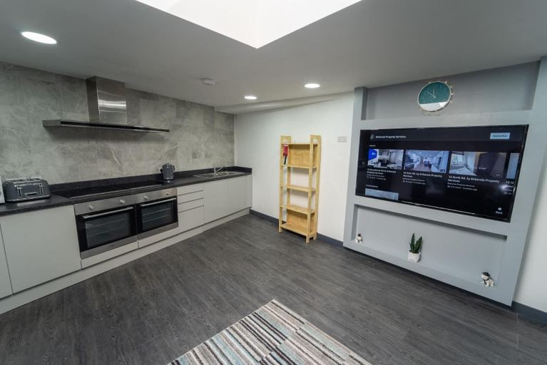 Others 3, Fully Serviced Studio Available Close to the City, Birmingham