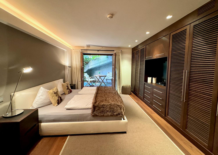 Bedroom 2, KITZ DELUXE SUITE 1 & 2 im Zentrum mit eigenem SPA & PARKEN by belle-stay, Kitzbühel