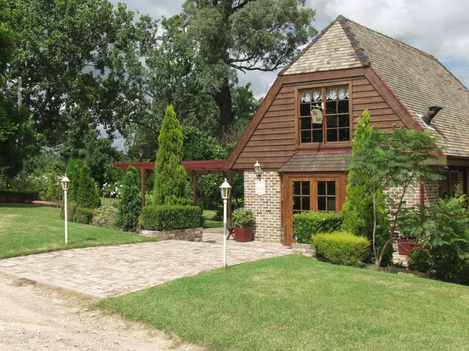 Exterior & Views