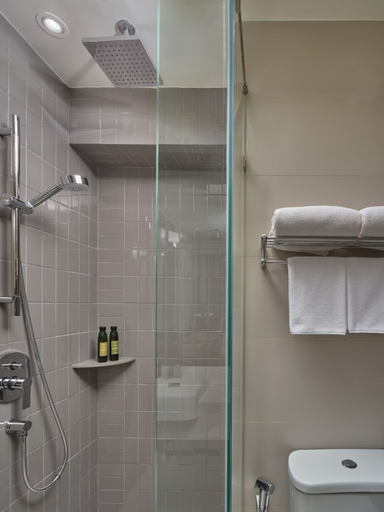 Bathroom 5, The Quarter Onnut by UHG, Phra Khanong
