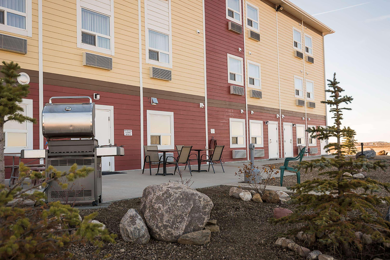 Exterior & Views