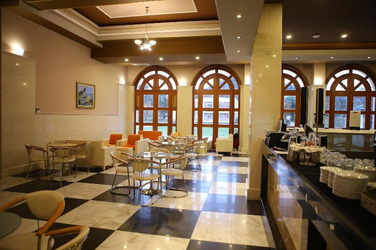 Food & Drinks 5, Hotel Colombo, Elbasanit
