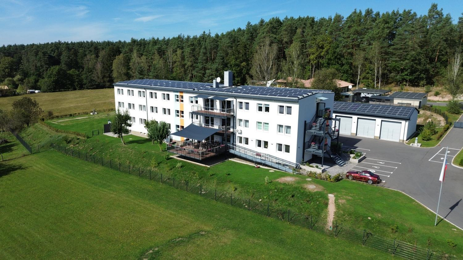 Exterior & Views