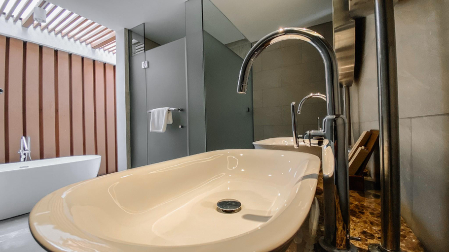 Bathroom 8