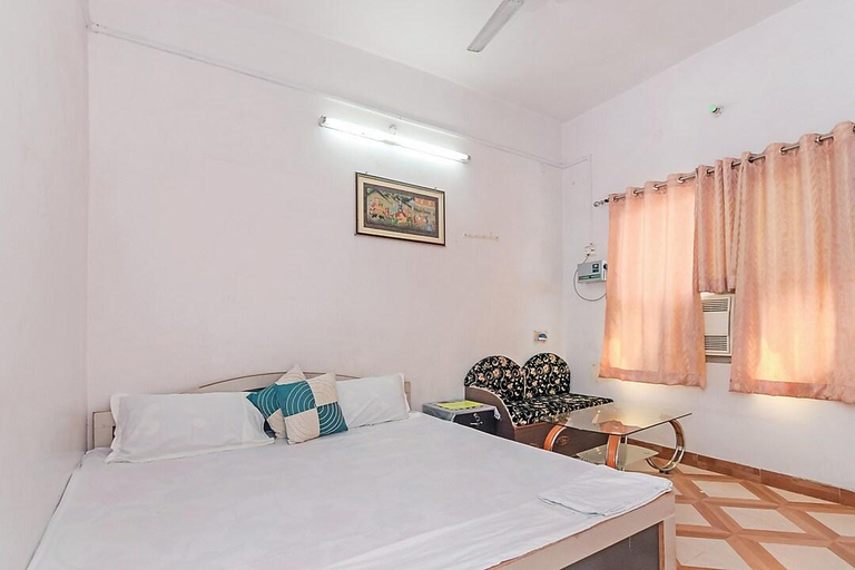 Bedroom 2, Kesher Paying Guest House, Varanasi