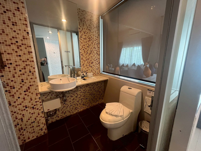 bathroom 9
