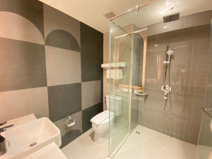 Bathroom 4, The Quarter Onnut by UHG, Phra Khanong