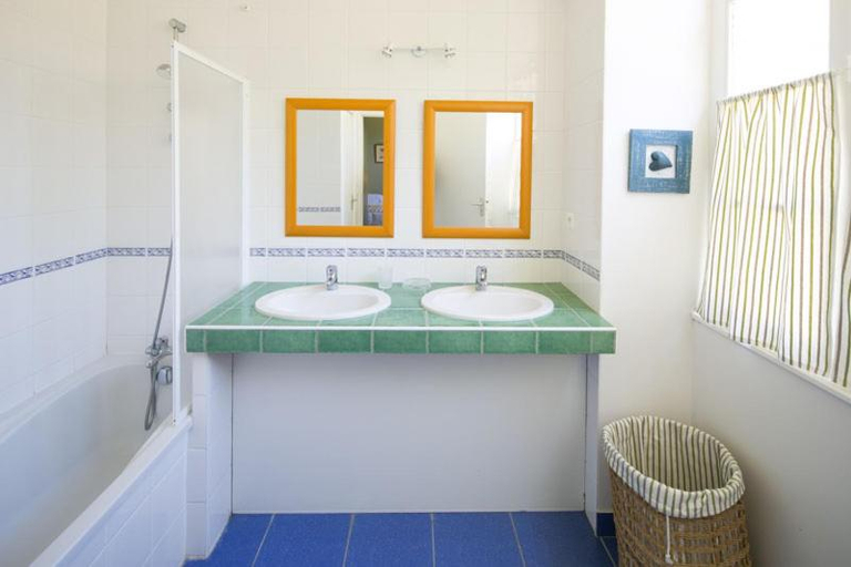 Bathroom 4, LA RECREATION _ Ancienne ecole de 1850 renovee en maison d'hotes, Loire-Atlantique