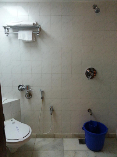 Bathroom 3, HOTEL ASHRAY INTERNATIONAL, SION - Near BKC, Mumbai City