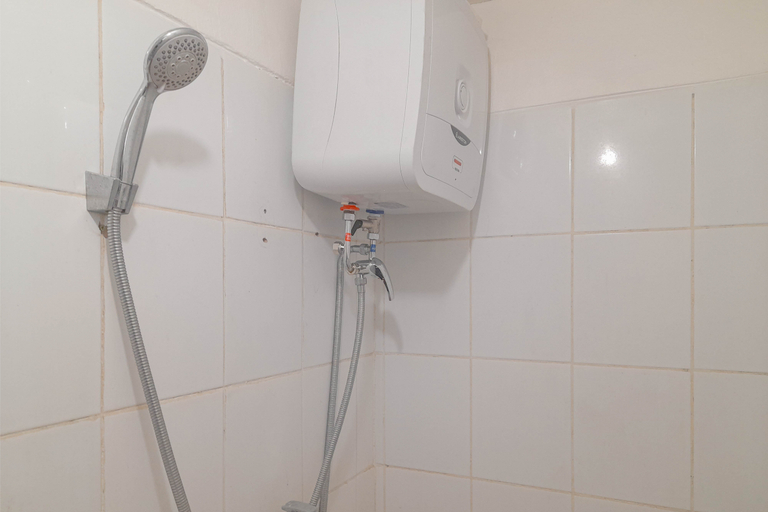 Bathroom 5, Big Studio with Extra Room at Jarrdin Cihampelas Apartment By Travelio, Bandung