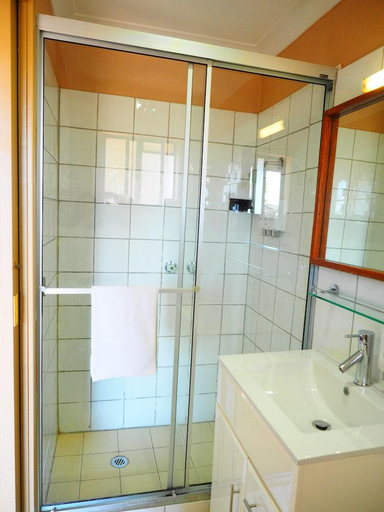 Bathroom 4, Bella Vista Motel, Gosford - West