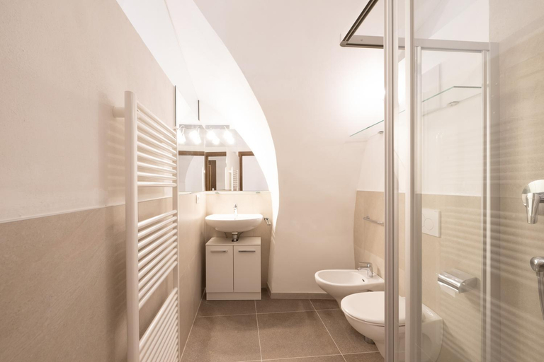 Bathroom 2, Apartments Schloss Paschbach, Bolzano