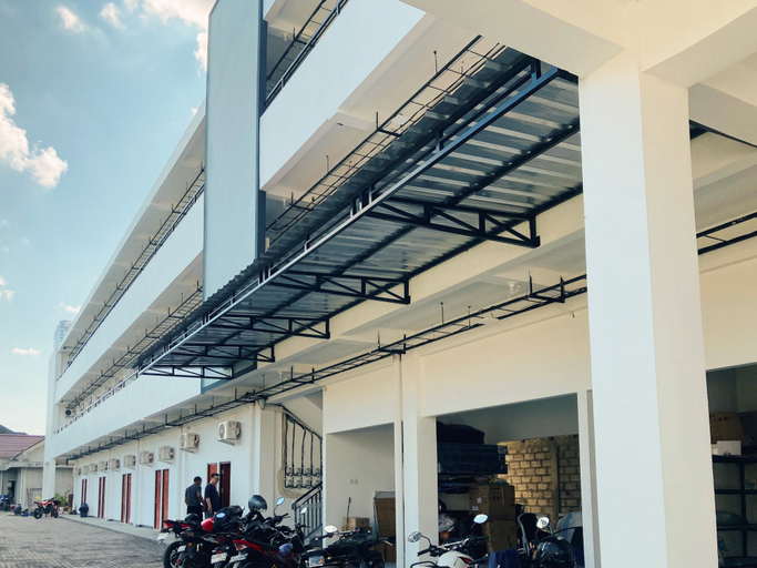 Tentram Guesthouse near Amikom Mitra RedDoorz, Sleman