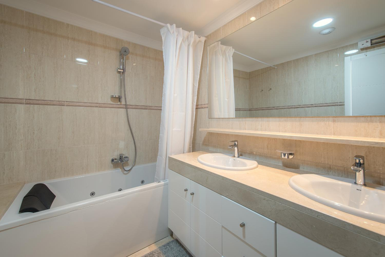 Bathroom 3, Vista Infinita by ON Travel, Valencia