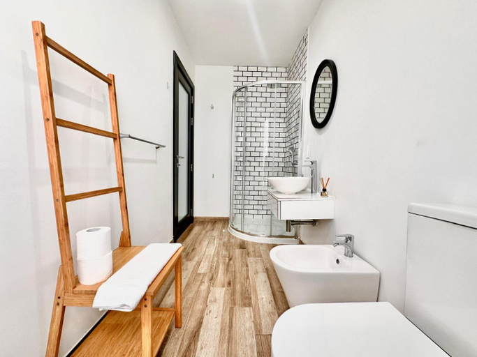 Bedroom 2, Charming retreat off the sea front