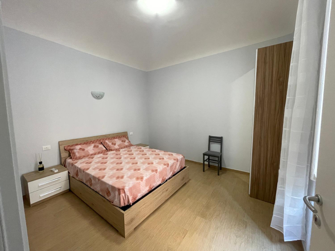 4, Casa al mare, Savona