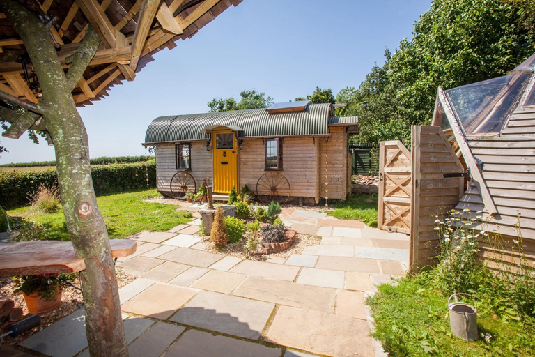 Others 2, Wagon & the Wigwam, Hampshire