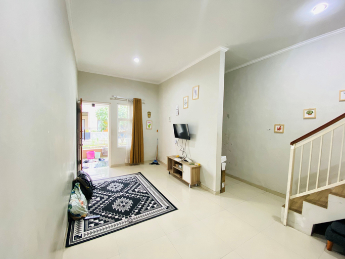 Others 2, Villa Grand Taman Dau - 3 Bedrooms, Malang