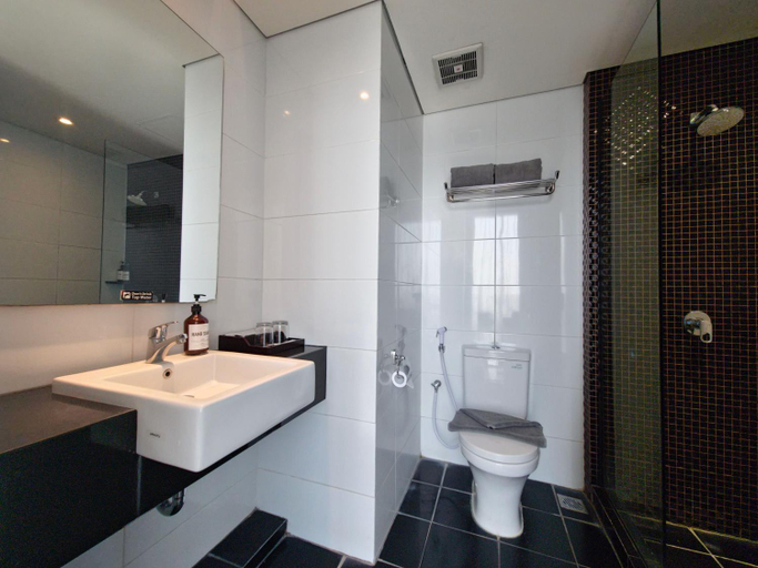 Bathroom 14