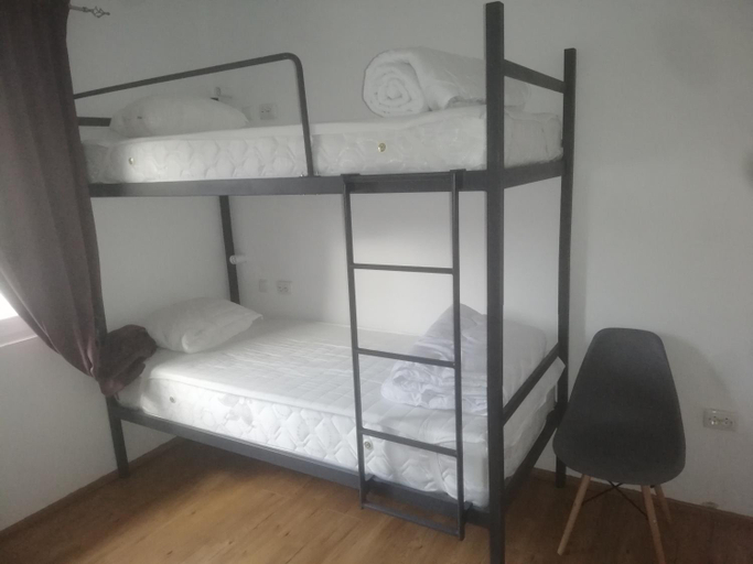 Others 5, Hostel Vintage
