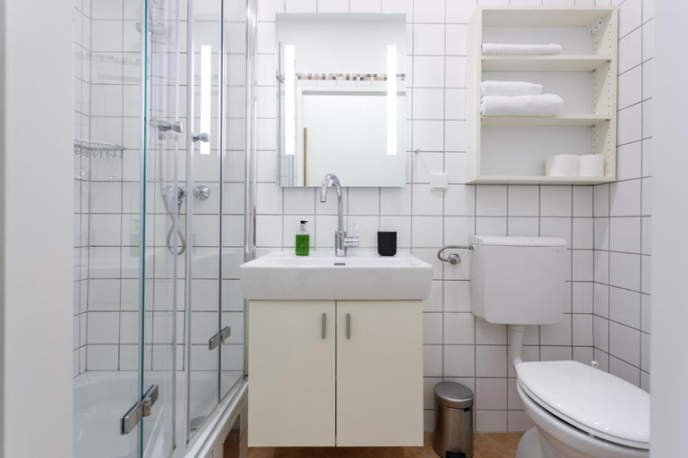 Bathroom, Riess City Hotel self check in, Wien