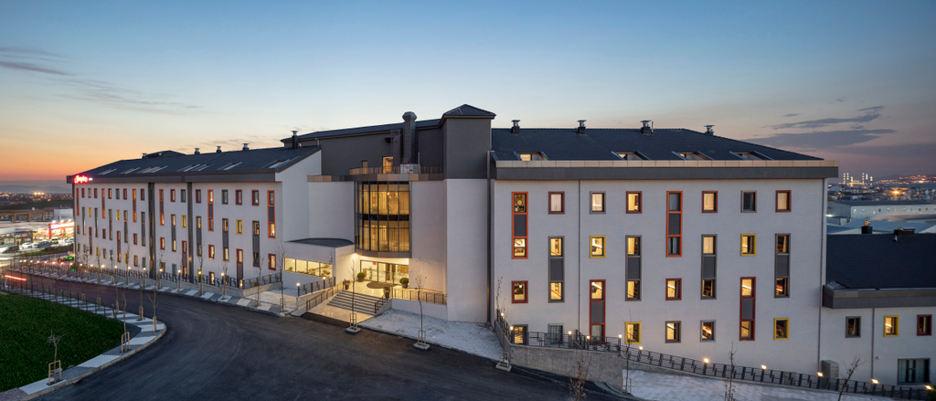 Exterior & Views