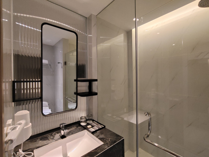 Bathroom 5, Grand Whiz Hotel Praxis Surabaya, Surabaya