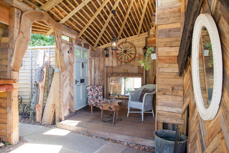 Others 3, Wagon & the Wigwam, Hampshire