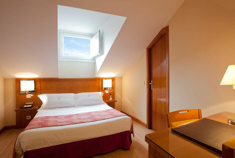 Bedroom 4, Hotel Ateneo, Madrid