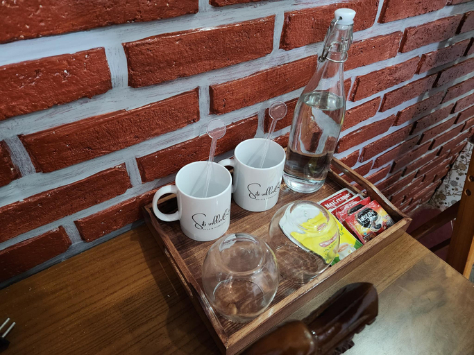 Food & Drinks