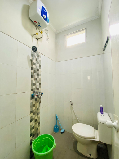 Bathroom, Villa Grand Taman Dau - 3 Bedrooms, Malang