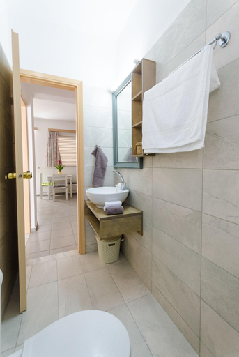 Bathroom 4, Happiness Apartments, Crete