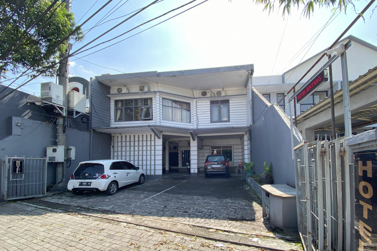 Exterior & Views 2, Hotel Bintang Mitra RedDoorz, Malang