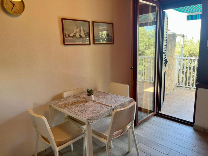 Others 2, APARTMANI IVANISEVIC, Pag