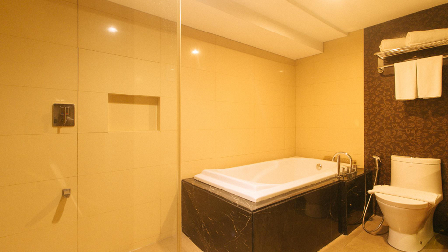 Bathroom 9