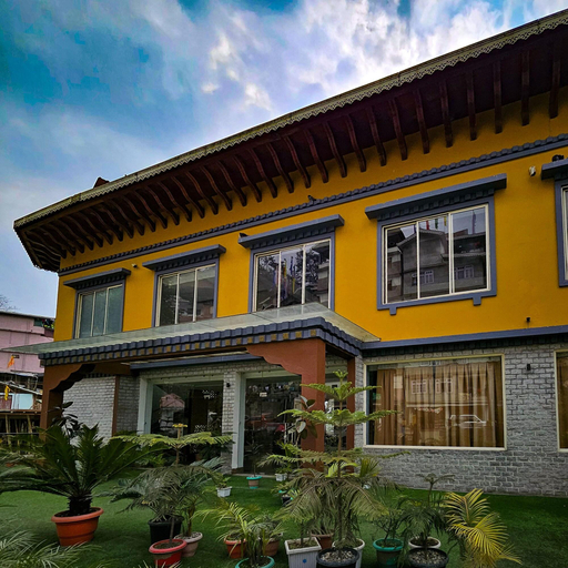 Exterior & Views